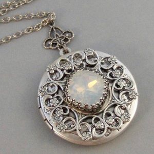 Locket,Moonstone Opal,Silver Locket,Necklace Penda